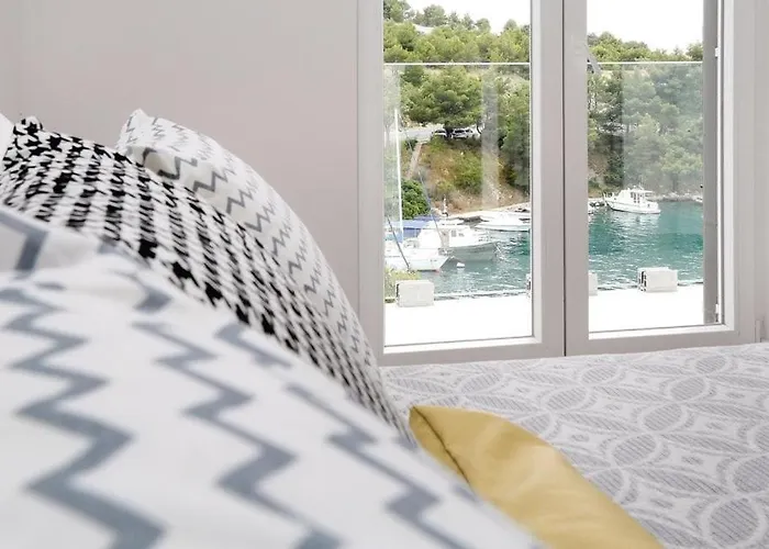 Spacious Seafront With Pool, Tennis, Gym & Bbq L زابوريتش