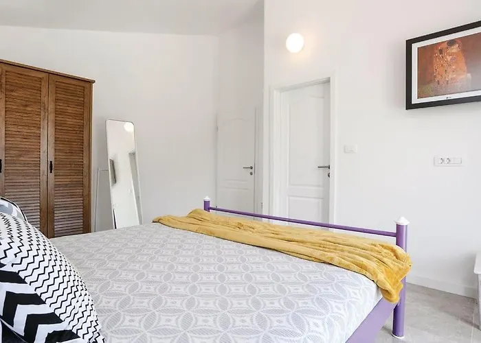 Spacious Seafront With Pool, Tennis, Gym & Bbq L Villa