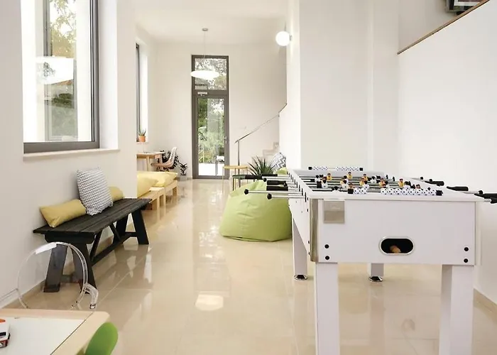 Spacious Seafront With Pool, Tennis, Gym & Bbq L Villa Zaboric