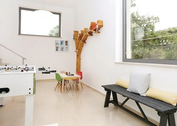 Spacious Seafront With Pool, Tennis, Gym & Bbq L Zaboric