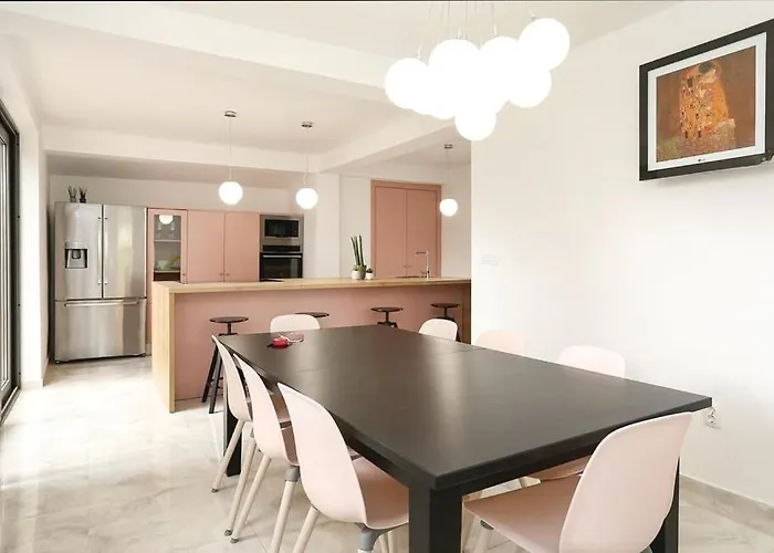 Spacious Seafront With Pool, Tennis, Gym & Bbq L Vila