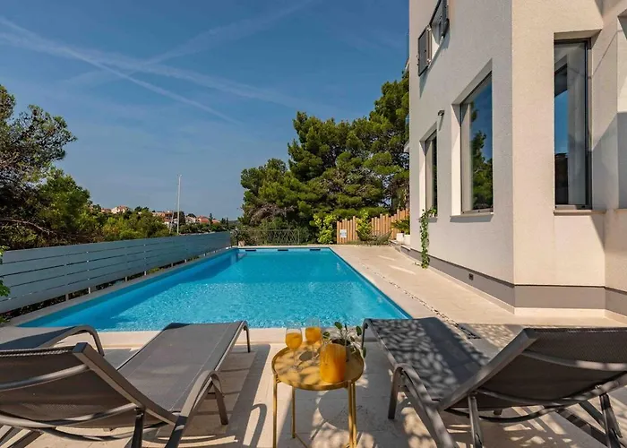 Vila Spacious Seafront With Pool, Tennis, Gym & Bbq L Zaboric