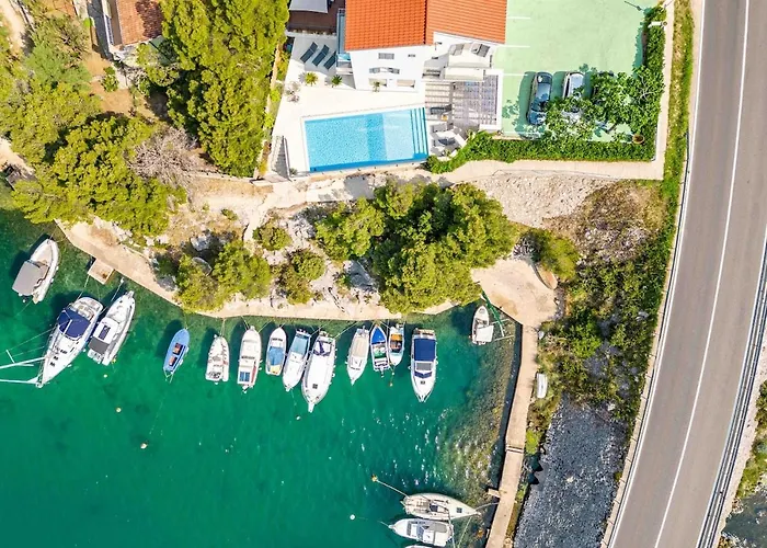 Spacious Seafront With Pool, Tennis, Gym & Bbq L Zaboric