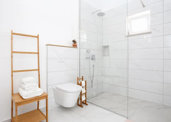 Spacious Seafront With Pool, Tennis, Gym & Bbq L * زابوريتش