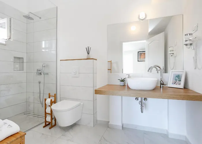 Spacious Seafront With Pool, Tennis, Gym & Bbq L *